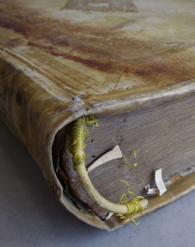 Restoration of a headband with parchment core